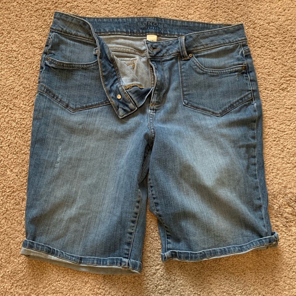 Sonoma sz 12 Bermuda Light Wash‎ Distressed Shorts